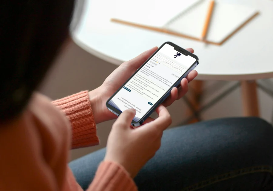 Test Leben in Deutschland practice running on a phone, tablet and laptop
